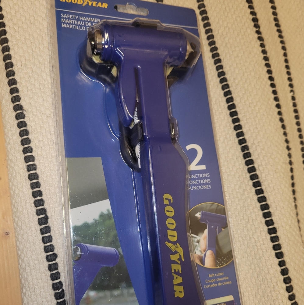 3/25❤️Goodyear 2in1 Energency Safety Hammer